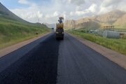 ببینید| تداوم عملیات روکش آسفالت ابتدای محور روانسر - کامیاران به طول ۱ کیلومتر