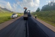 ببینید| تداوم عملیات روکش آسفالت ابتدای محور روانسر - کامیاران به طول ۱ کیلومتر