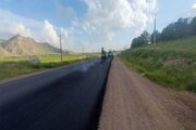 ببینید| تداوم عملیات روکش آسفالت ابتدای محور روانسر - کامیاران به طول ۱ کیلومتر