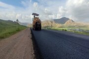 ببینید| تداوم عملیات روکش آسفالت ابتدای محور روانسر - کامیاران به طول ۱ کیلومتر