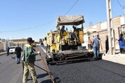 عملیات آسفالت ریزی خیابان های فاز اول خانه های یک طبقه جایگزین مسکن مهر ناایمن سمنان