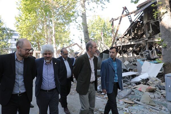 بازدید گلپایگانی از دانشگاه شریف