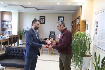 ببینید | تقدیر معاون توسعه از همکاران روابط عمومی اداره کل راه و شهرسازی استان البرز به مناسبت روابط عمومی