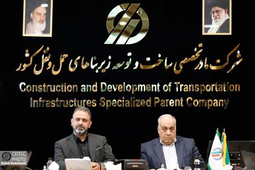 ببینید | نشست معاون وزیر راه و شهرسازی با نماینده مردم لالی، مسجدسلیمان، هفتگل و اندیکا در مجلس شورای اسلامی