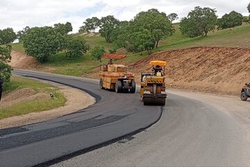 ببینید| شروع عملیات روکش آسفالت مسیر جوانرود ـ ثلاث باباجانی(حد فاصل کانی گوهر)