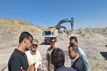 ببینید| بازدید میدانی معاون هماهنگی امور عمرانی استاندار و مدیر کل راه و شهرسازی سیستان و بلوچستان از ساخت بزرگراه زاهدان – خاش