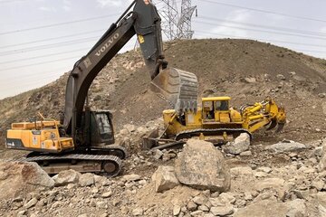 ببینید|ادامه عملیات احداث کنار گذر پل B1 توسط اداره کل راهداری و حمل و نقل جاده‌ای استان البرز