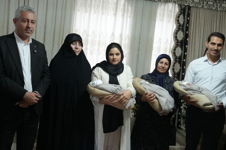 خانواده دارای فرزند ۳ قلو