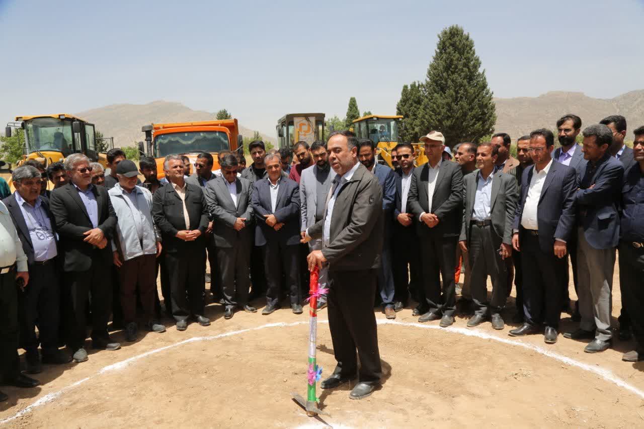 کلنگزنی آغاز عملیات آماده سازی سایت ۱۰۰۰ واحدی نهضت ملی مسکن و جوانی جمعیت در لردگان