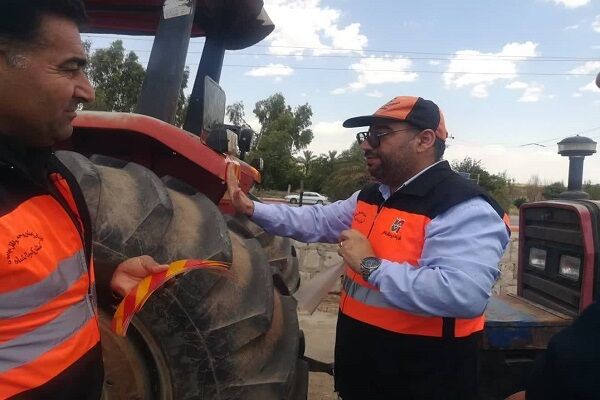 ️نصب شبرنگ و آموزش نکات ایمنی به راکبین ادوات کشاورزی در قصرشیرین همزمان با آغاز فصل برداشت