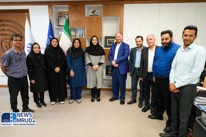 بازدید رئیس مرکز ارتباطات و اطلاع رسانی وزارت راه و شهرسازی از سازمان هواشناسی به مناسبت هفته ارتباطات و روابط عمومی