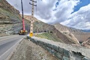 ببینید|ادامه عملیات نصب تورسنگی در محور کرج_کندوان حوزه استان البرز