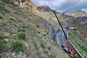 ببینید|ادامه عملیات نصب تورسنگی در محور کرج_کندوان حوزه استان البرز