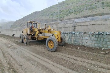 ببینید|عملیات زیرسازی محور روستایی لانیز جهت اجرای عملیات آسفالت  محور کرج  کندوان