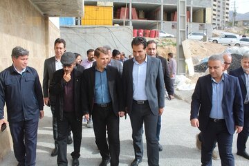 بازدید مدیرکل راه وشهرسازی استان ایلام از مسکن ملی.JPG