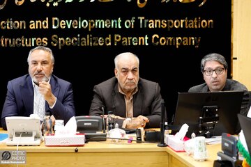 ببینید | جلسه مدیرعامل شرکت ساخت و توسعه با محمدرضا رضایی‌کوچی نماینده مردم جهرم، حمیدرضا گودرزی نماینده مردم الیگودرز، محمدمهدی فروردین نماینده مردم فراشبند، فیروزآباد، قیر و کارزین و روح‌الله لک‌علی‌آبادی نماینده مردم ازنا و دورود در مجلس شورای اسلامی