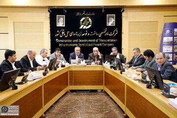 ببینید | جلسه مدیرعامل شرکت ساخت و توسعه با محمدرضا رضایی‌کوچی نماینده مردم جهرم، حمیدرضا گودرزی نماینده مردم الیگودرز، محمدمهدی فروردین نماینده مردم فراشبند، فیروزآباد، قیر و کارزین و روح‌الله لک‌علی‌آبادی نماینده مردم ازنا و دورود در مجلس شورای اسلامی