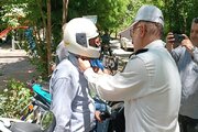 ببینید|همایش ارتقای ایمنی راکبین موتورسوار و اهدای کلاه ایمنی به موتورسواران در روستای قاسم آباد از توابع شهرستان ساوجبلاغ