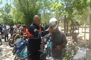 ببینید|همایش ارتقای ایمنی راکبین موتورسوار و اهدای کلاه ایمنی به موتورسواران در روستای قاسم آباد از توابع شهرستان ساوجبلاغ