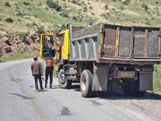 ببینید | گشت کنترل و نظارت ناوگان حمل و نقل عمومی (کالا) در محورهای مواصلاتی الموت توسط راهداران الموت در استان قزوین