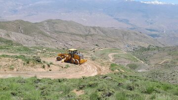 ببینید | قنو زنی، تیغ زنی و ریزش برداری در محور روستایی حلال رود توسط راهداران الموت در استان قزوین