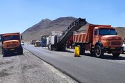 ببينيد | ارتقاي كيفي رويه آسفالتي محور اصفهان - نايين