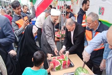 ببینید|موکب اداره کل راهداری و حمل و نقل جاده‌ای استان البرز در مسیر جشن ١٠کیلومتری عید سعید غدیرخم در کرج