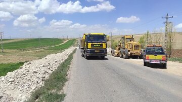 عملیات بهسازی و تعریض محورهای مواصلاتی شهرستان ایجرود با هدف ارتقای ایمنی جاده‌ای