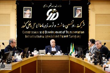 ببینید | دیدار معاون وزیر راه و شهرسازی با همکاران معاونت ساخت و توسعه راه آهن، بنادر و فرودگاه های شرکت ساخت و توسعه