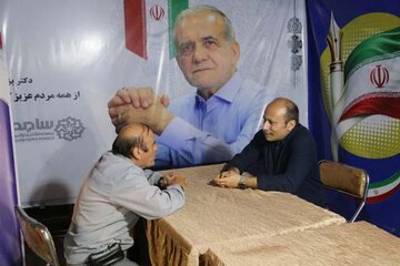 برپایی میز ارتباطات مردمی اداره‌کل راه و شهرسازی استان قزوین در موکب شهدای دولت