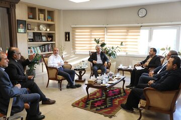 دیدار نماینده ترکمن با گلپایگانی