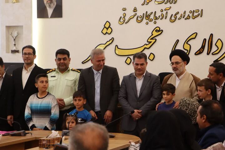 آئین واگذاری زمین به ۹۰ خانواده شهرستان عجبشیر