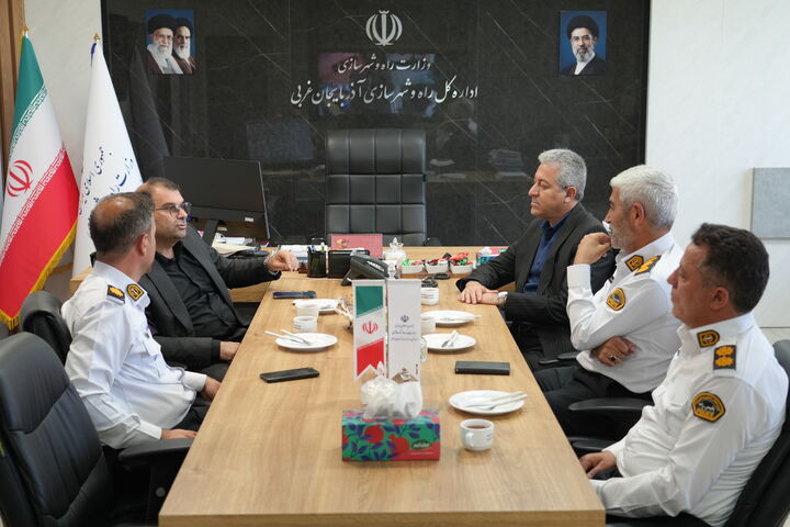 دیدار شارلی انویه تکیه نماینده آشوریان و کلدانیان در مجلس شورای اسلامی و عضو کمیسیون عمران مجلس و فرمانده پلیس راه آذربایجان‌غربی با پیمان آرامون مدیرکل و رییس شورای هماهنگی راه و شهرسازی آذربایجان‌غر