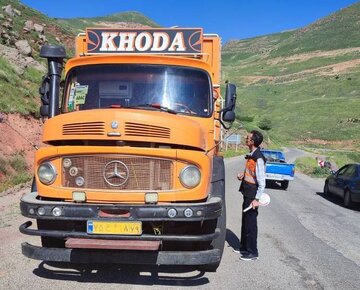 ببینید| گشت کنترل و نظارت بر ناوگان حمل و نقل در محورهای مواصلاتی الموت توسط راهداران الموت در استان قزوین
