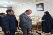 گزارش تصویری //تجلیل از مقام شامخ شهدا در دیدار مدیرکل راهداری و حمل‌ونقل جاده‌ای آذربایجان غربی با خانواده‌های معظم شهدای جنگ رمضان