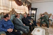 گزارش تصویری //تجلیل از مقام شامخ شهدا در دیدار مدیرکل راهداری و حمل‌ونقل جاده‌ای آذربایجان غربی با خانواده‌های معظم شهدای جنگ رمضان