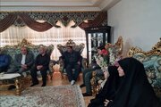گزارش تصویری //تجلیل از مقام شامخ شهدا در دیدار مدیرکل راهداری و حمل‌ونقل جاده‌ای آذربایجان غربی با خانواده‌های معظم شهدای جنگ رمضان