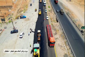 ویدئو | فعالیت ۲ کارگاه لکه‌گیری و روکش آسفالت در محورهای مواصلاتی شهرستان دلیجان استان مرکزی