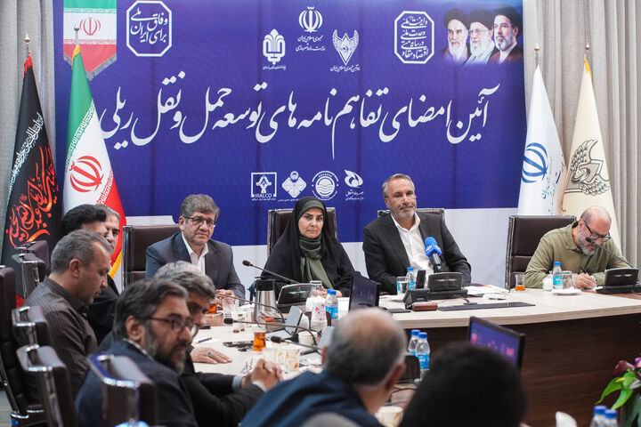 ببینید|آیین امضای تفاهم نامه توسعه حمل و نقل ریلی