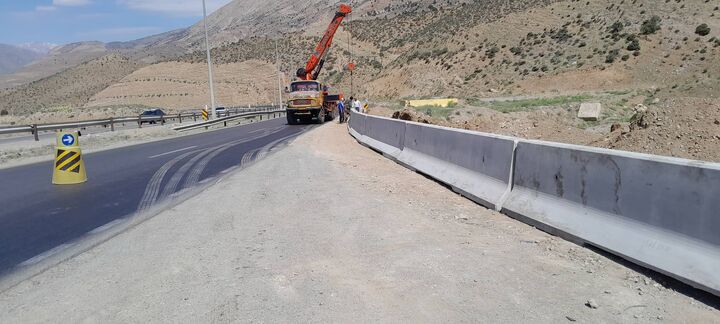 اجرای 4 کیلومتر نیوجرسی در نقاط پرتگاهی محورهای استان تهران جهت ارتقای ایمنی
