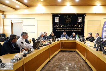 ببینید | نشست مدیرعامل شرکت ساخت و توسعه زیربناهای حمل‌ونقل کشور و نماینده مردم شوش در مجلس شورای اسلامی