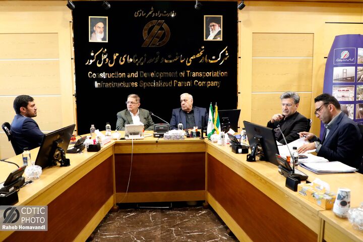 ببینید | جلسه‌ مدیرعامل شرکت ساخت و توسعه زیربناهای حمل‌ونقل کشور با نماینده مردم تویسرکان در مجلس شورای اسلامی
