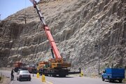 ببینید | گزارش تصویری از عملیات نصب توری بر روی ترانشه های ریزشی کوه در محور کرج کندوان محدوده سد امیرکبیر