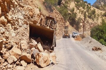 ببینید| ️تداوم عملیات ریزش برداری محور باینگان به مرخیل شهرستان پاوه_استان کرمانشاه