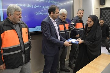 ببینید| تقدیر از رابطین روابط عمومی اداره کل راهداری استان مازندران