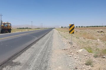ارتقای ایمنی محور خنداب - پل دوآب با اجرای شانه‌سازی و نصب انواع تابلوهای ایمنی