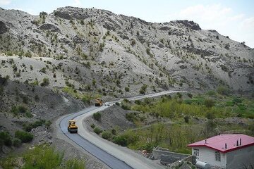 ویدیو | احداث فاز اول راه روستایی گیوک به طول ۲ کیلومتر در استان خراسان جنوبی