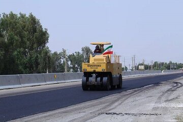 ۱۲ اکیپ آسفالت به‌صورت همزمان در محورهای استان ایلام فعال هستند
