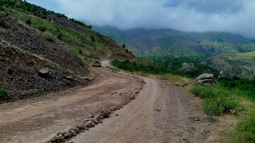 ببینید| ریزش برداری، شانه سازی مسیر، تسطیح شانه راه و قنو زنی محور روستایی سیمیار_کارندچال توسط راهداران الموت در استان قزوین