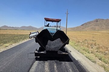 ویدیو| عملیات آسفالت محور سفیددشت - دهنو